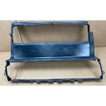 JAGUAR XE LIFT X260 KIEROWNICA WLOT OBUDOWA RAMKA CHŁODNIC LX73-8B384-A