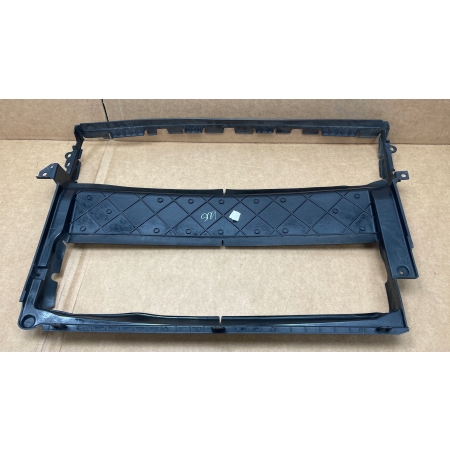 JAGUAR XE LIFT X260 KIEROWNICA WLOT OBUDOWA RAMKA CHŁODNIC LX73-8B384-A
