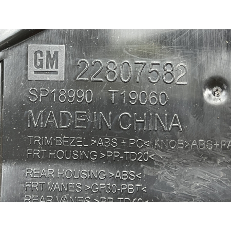 O2 CADILLAC ESCALADE IV 2014 -  KRATKA NAWIEWU DESKI PRAWA 22807582