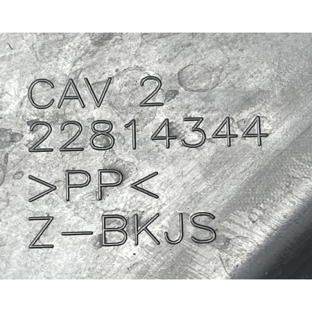 P8 GMC YUKON XL DENALI IV 2015 - 6.2 V8 PRAWA OSŁONA BŁOTNIKA 22814344