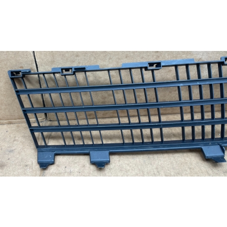 RENAULT CLIO 3 III RS KRATKA ZDERZAKA PRZÓD ŚRODKOWA 2006236