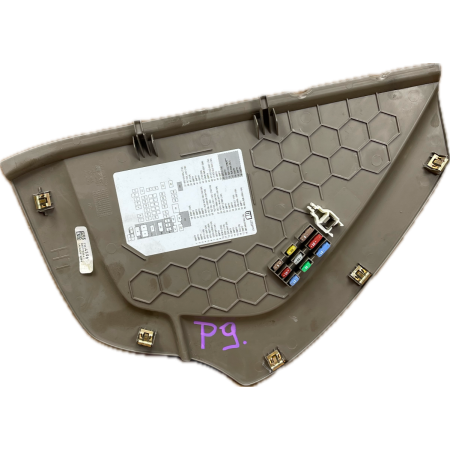 P9 GMC YUKON XL IV 2015 - LEWA ZAŚLEPKA OSŁONA DESKI COCOA 23434593