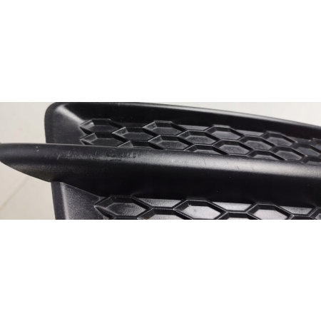 AUDI TT 8J0 2006- KRATKA ZDERZAKA PRZÓD PRAWA CZERŃ SATYNOWA 8J0807682