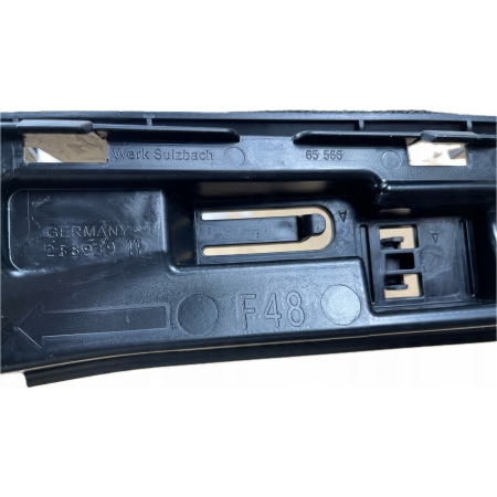 BMW X1 F48 ŚLIZG LISTWY PROGOWEJ PRAWY MOCOWANIE R3 7332334