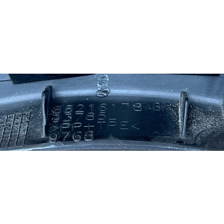 P6 DODGE CHARGER 2018 ZAŚLEPKA OSŁONA PRAWA BAGAŻNIKA 68216178AB