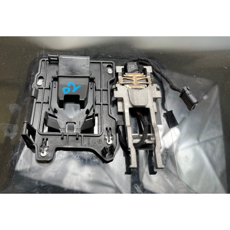 O2 CADILLAC ESCALADE IV 2014 - SZYBA CZOŁOWA PRZEDNIA