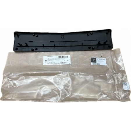 MERCEDES E-KLASA 213 PODKŁADKA TABLICY REJESTRACYJNEJ PRZÓD A2138800044