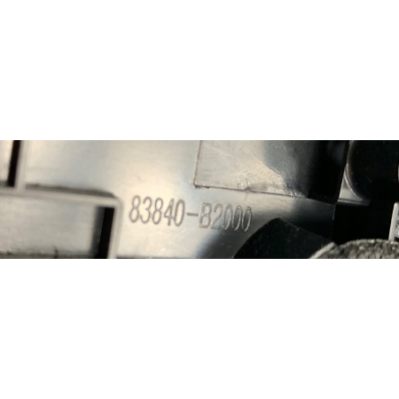 KIA SOUL II 2 14- TRÓJKĄT ZAŚLEPKA DRZWI PRAWA TYŁ 83840-B2000