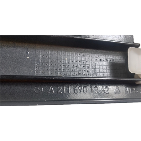 K28 MERCEDES W211 LIFT LISTWA OZDOBNA DRZWI LEWY TYŁ A2116901362