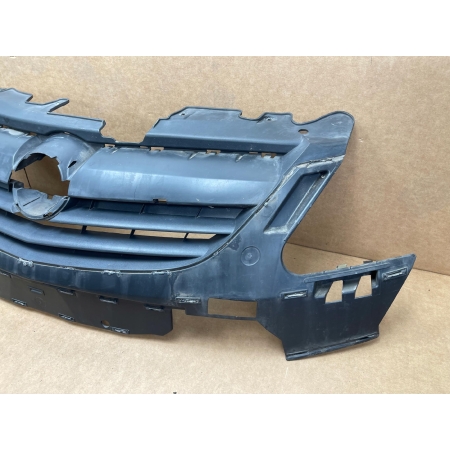 OPEL CORSA D ATRAPA GRILL KRATKA GM 13179940