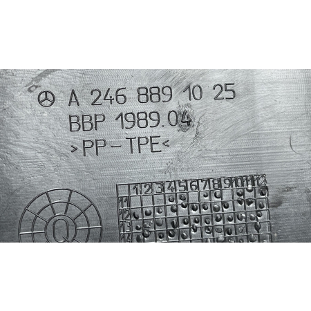 MERCEDES B-KLASA W246 WYGŁUSZENIE OSŁONA BŁOTNIKA PRAWA PRZÓD A2468891025