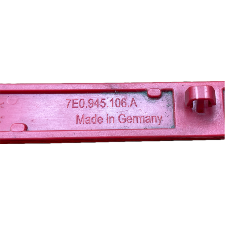 VW T5 LIFT 7E0 10-15 PRAWY ODBLASK ZDERZAKA TYŁ 7E0945106A