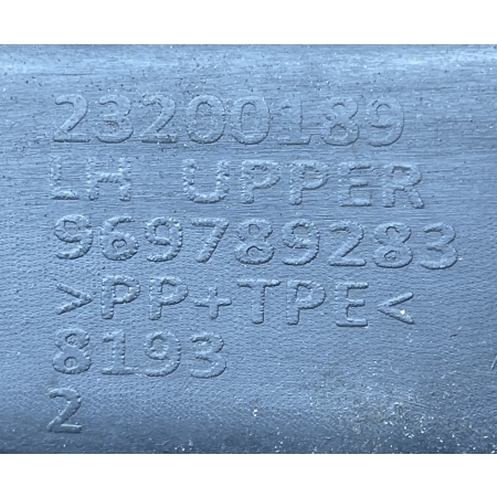 P9 GMC YUKON XL IV 2015 - ODPROWADZENIE WODY LEWE LISTWA TYŁ 23200189