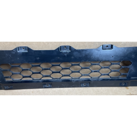 IVECO EUROCARGO 2016 -  ATRAPA KRATKA ZDERZAKA PRZÓD ŚRODKOWA 5801690084