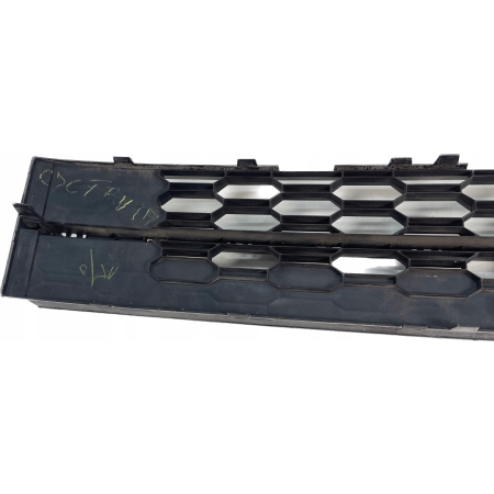 KRATKA ZDERZAKA SKODA OCTAVIA III LIFT 5E0853677M