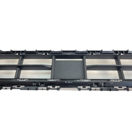 AUDI Q2 2016 - KRATKA ZDERZAKA ŚRODKOWA OEM ORYGINAŁ 81A807647L