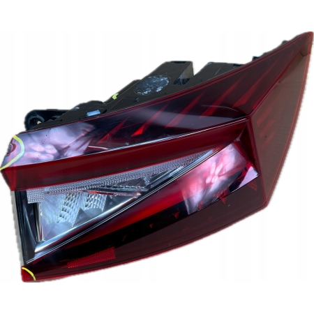 56 SKODA ENYAQ iV 20 - LAMPA LED PRAWA TYŁ TYLNA 5LA945208A