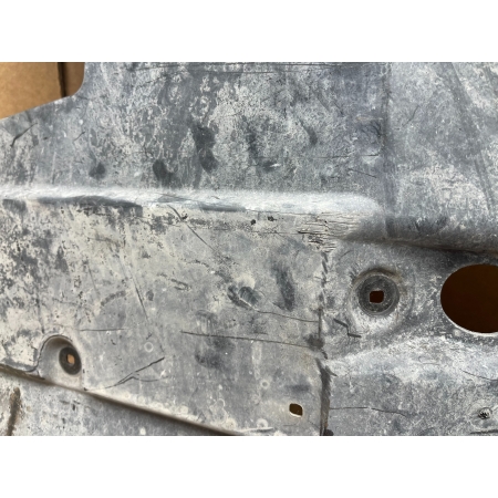 P9 GMC YUKON XL IV 2015 - 5.3 DOLNA OSŁONA SILNIKA 20968167