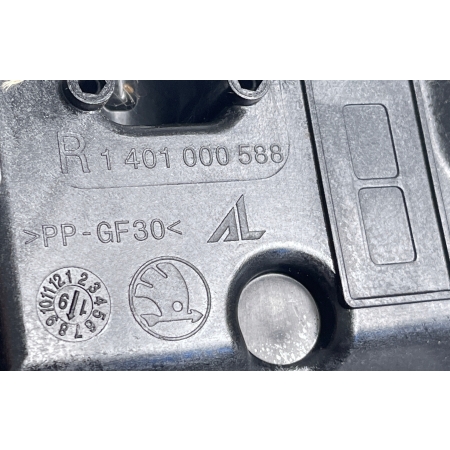 LAMPA PRAWA PRZÓD PUSZKA SKODA OCTAVIA IV 20-