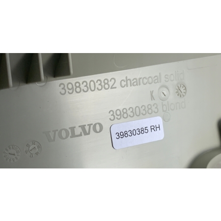 VOLVO XC90 II PRAWA OSŁONA PRAWEGO FOTELA 2 RZĄD
