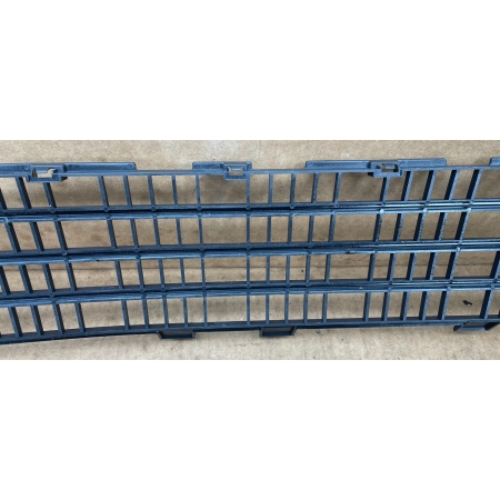 RENAULT CLIO 3 III RS KRATKA ZDERZAKA PRZÓD ŚRODKOWA 2006236