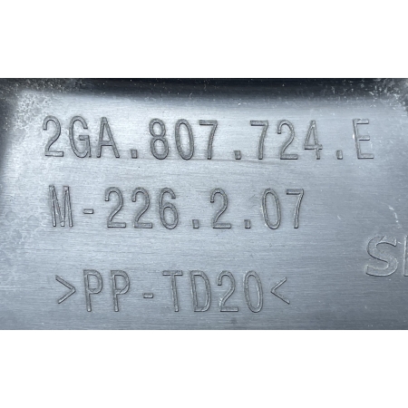 VW T-ROC R-LINE LIFT ŚLIZG MOCOWANIE ZDERZAKA PRAWY PRZÓD 2GA807724E