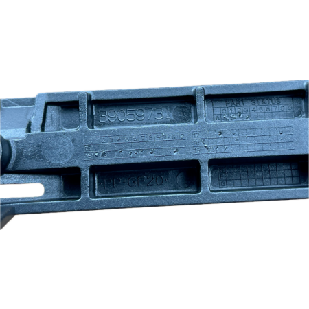 OPEL  CASCADA ŚIZG UCHWYT MOCOWANIE ZDERZAKA LEWY PRZÓD 39059731