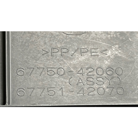 P4 Toyota Rav4 5 2020 - osłona tapicerka klapy 67750-42060