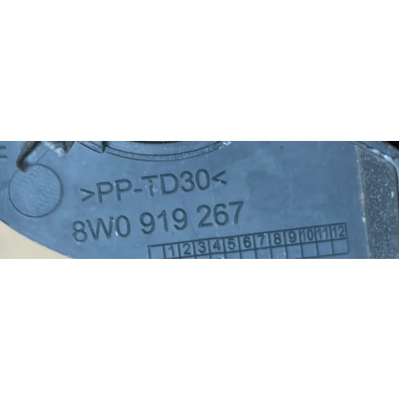 K113 AUDI A4 B9 8W MOCOWANIE KOSZYKI ZAŚLEPKA PDC PRZÓD 8W0807437