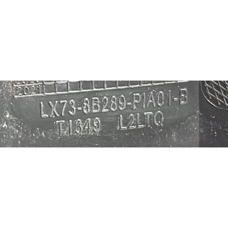 JAGUAR XE X760 KRATKA ZDERZAKA PRAWA PRZÓD OTWARTA LX73-8B289